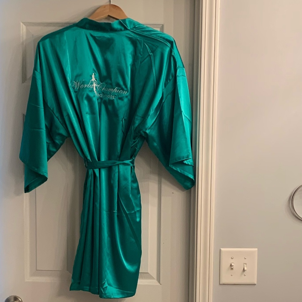 Emerald short sashed robe